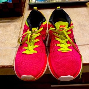 Nike womens running shoe